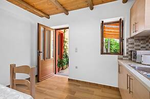 Maria s House With View in Kambos