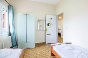 Ortansia House Near the Sea