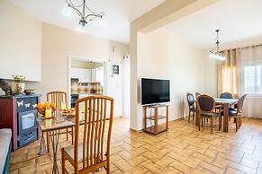 Ortansia House Near the Sea