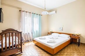 Ortansia House Near the Sea