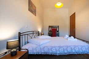 Peroulakis Traditional House