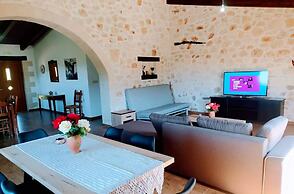 Traditional Villa in Pemonia