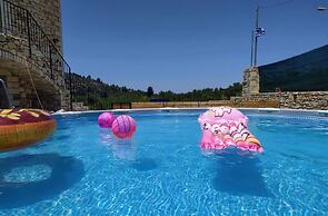 Traditional Villa in Pemonia