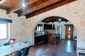 Traditional Villa in Pemonia