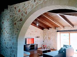 Traditional Villa in Pemonia