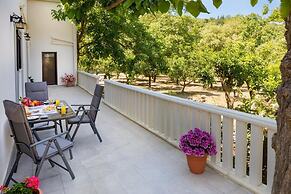 Panethimos House in Nature