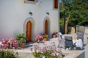 Panethimos House in Nature