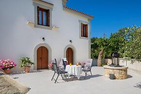 Panethimos House in Nature