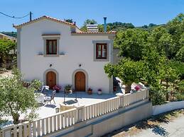 Panethimos House in Nature