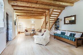 Traditional Stone House Rafael