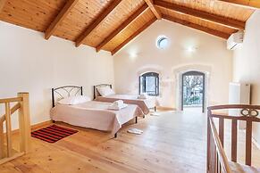 Traditional Stone House Rafael