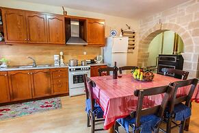 Traditional Stone House Rafael