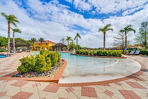 Gated Kissimmee Townhome w/ Pool, 11 Mi to Disney!