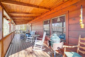 Cozy Family Cabin w/ Hot Tub - 10 Mi to App State!