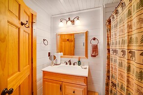 Cozy Family Cabin w/ Hot Tub - 10 Mi to App State!