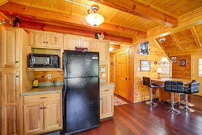 Cozy Family Cabin w/ Hot Tub - 10 Mi to App State!