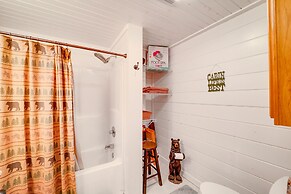 Cozy Family Cabin w/ Hot Tub - 10 Mi to App State!