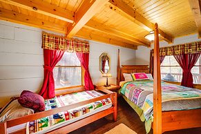 Cozy Family Cabin w/ Hot Tub - 10 Mi to App State!