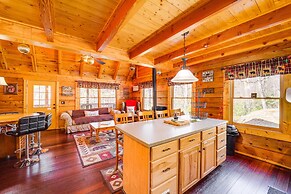 Cozy Family Cabin w/ Hot Tub - 10 Mi to App State!