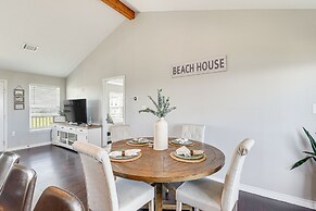 Near Beach Access: Galveston Home w/ Grill & Patio