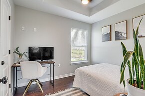 Near Beach Access: Galveston Home w/ Grill & Patio