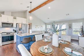 Near Beach Access: Galveston Home w/ Grill & Patio