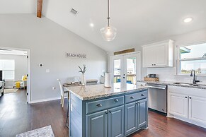 Near Beach Access: Galveston Home w/ Grill & Patio
