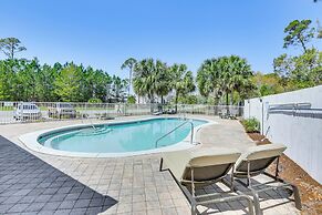 Lovely Carrabelle Home w/ Lake Views & Pool Access
