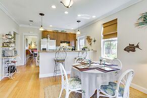 Lovely Carrabelle Home w/ Lake Views & Pool Access