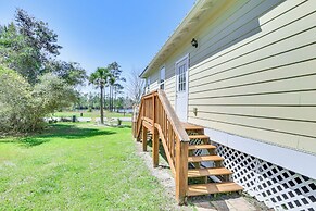 Lovely Carrabelle Home w/ Lake Views & Pool Access