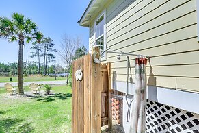 Lovely Carrabelle Home w/ Lake Views & Pool Access