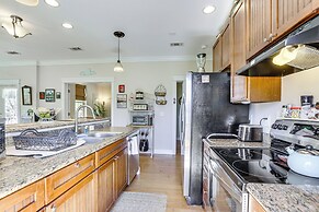 Lovely Carrabelle Home w/ Lake Views & Pool Access