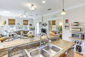 Lovely Carrabelle Home w/ Lake Views & Pool Access