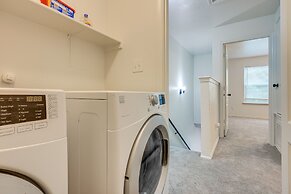 Charming Family Home w/ Yard - 24 Mi to Austin!