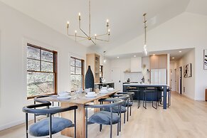 Gorgeous Swannanoa Home w/ Sweeping Mountain Views