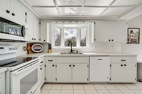 Renovated Blaine Farmhouse w/ Heated Pole Barn!