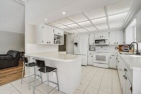 Renovated Blaine Farmhouse w/ Heated Pole Barn!