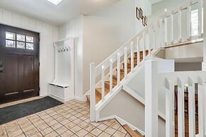 Renovated Blaine Farmhouse w/ Heated Pole Barn!