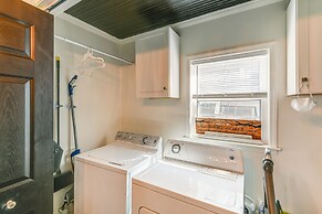 Columbia Cottage w/ Patio: 1 Mi to Downtown!