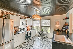 Columbia Cottage w/ Patio: 1 Mi to Downtown!