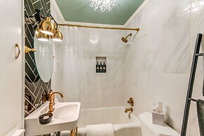 Columbia Cottage w/ Patio: 1 Mi to Downtown!