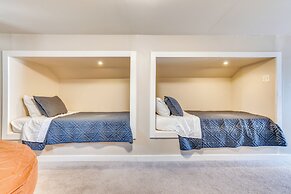 Family-friendly Ontario Home in Central Location!