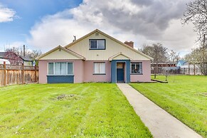 Family-friendly Ontario Home in Central Location!