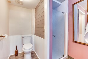 Family-friendly Ontario Home in Central Location!