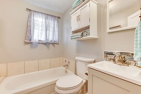 Family-friendly Ontario Home in Central Location!