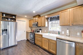 Private Hot Tub & Mountain View: Newport Home