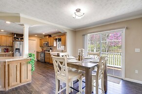 Private Hot Tub & Mountain View: Newport Home