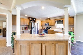 Private Hot Tub & Mountain View: Newport Home