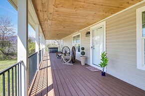 Private Hot Tub & Mountain View: Newport Home