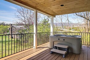 Private Hot Tub & Mountain View: Newport Home